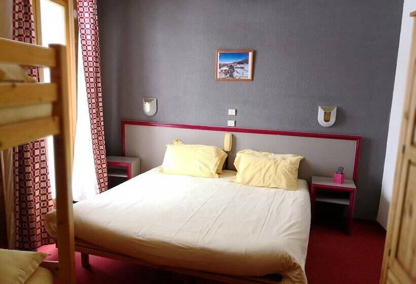 Отель Hôtel Espace Montclar