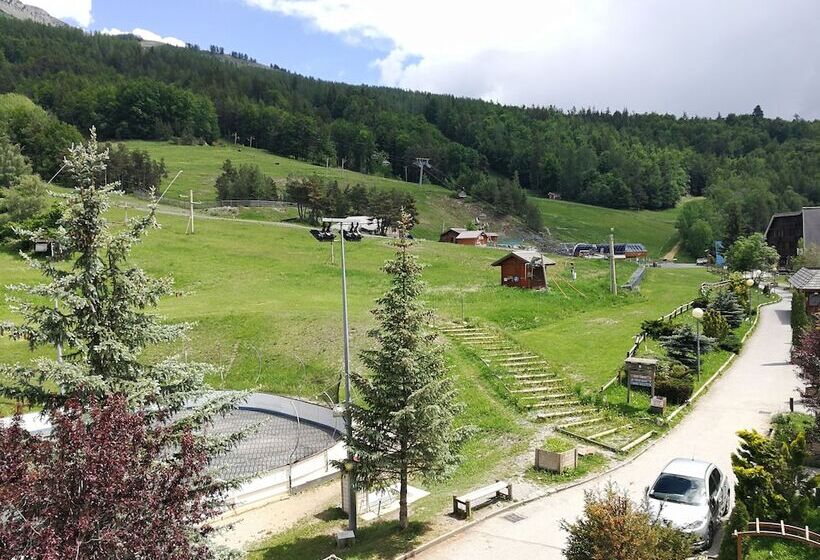 Отель Hôtel Espace Montclar