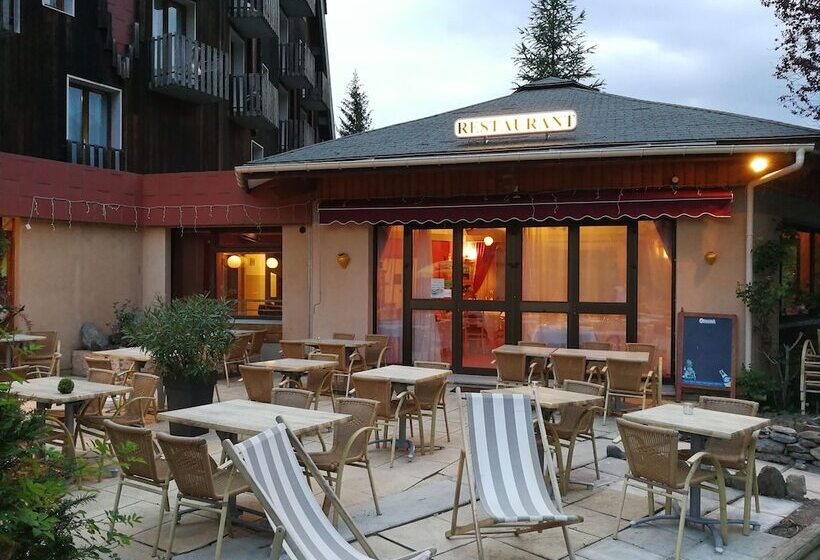 Отель Hôtel Espace Montclar