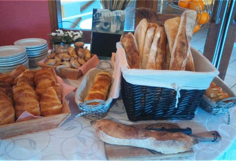 Отель Hôtel Espace Montclar