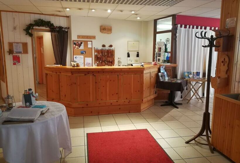 Отель Hôtel Espace Montclar