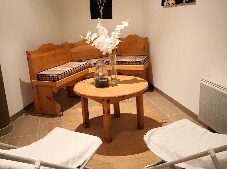 Отель Hôtel Espace Montclar