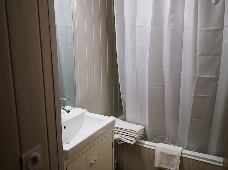 Отель Hôtel Espace Montclar