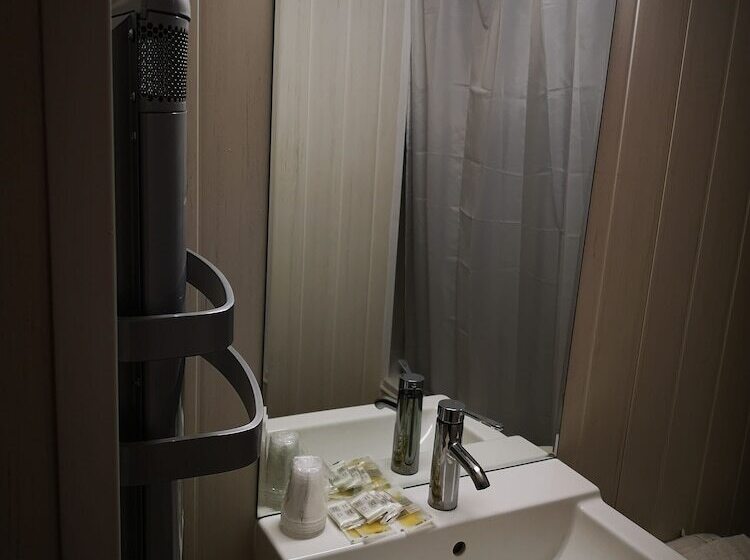 Отель Hôtel Espace Montclar