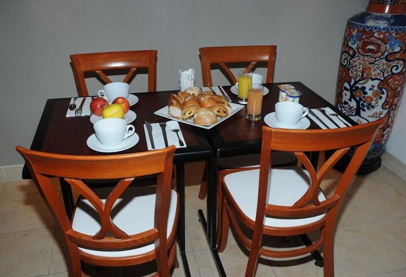 فندق Hôtel Patio Brancion