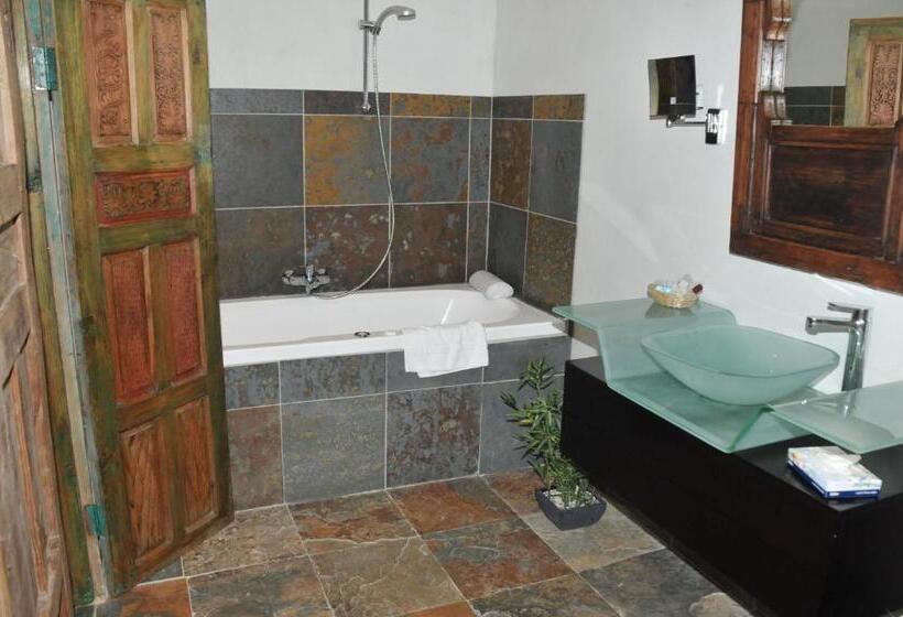 Отель Hôtellerie Nouvelle De Villemartin