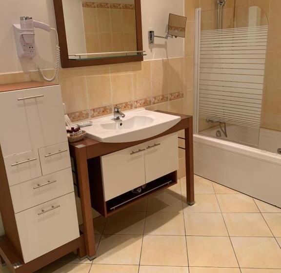 Отель Hôtellerie Nouvelle De Villemartin