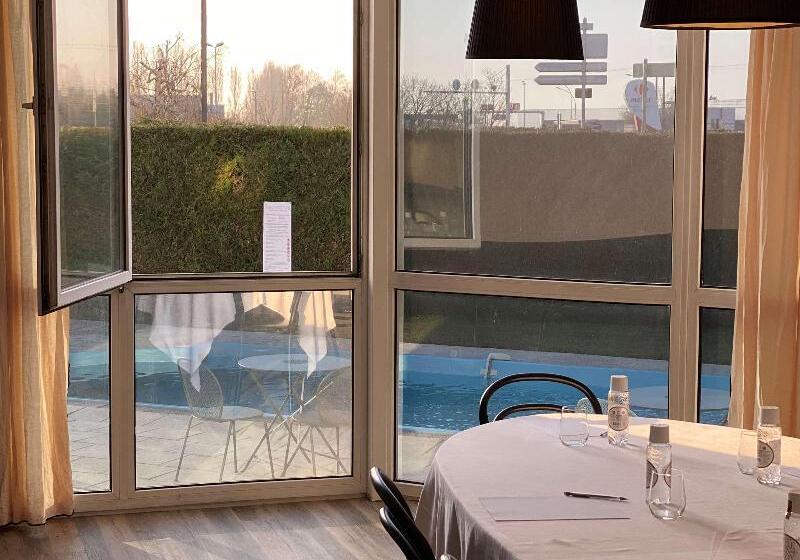 Отель Kyriad Nuits Saint Georges