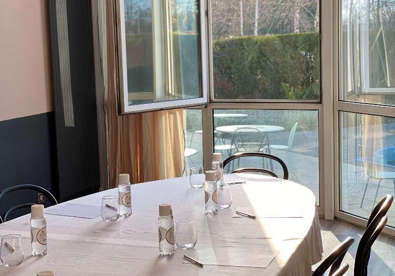 Отель Kyriad Nuits Saint Georges