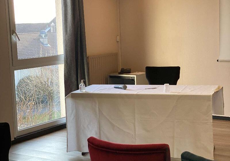 Отель Kyriad Nuits Saint Georges