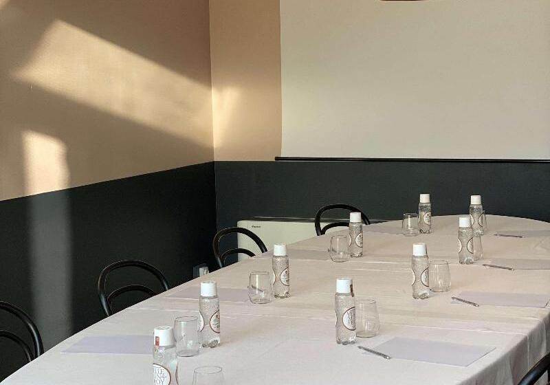 Отель Kyriad Nuits Saint Georges