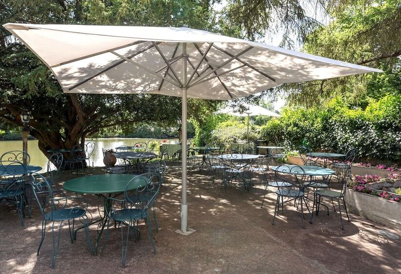 فندق L Auberge Du Port Des Roches