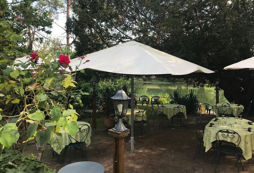 ホテル L Auberge Du Port Des Roches