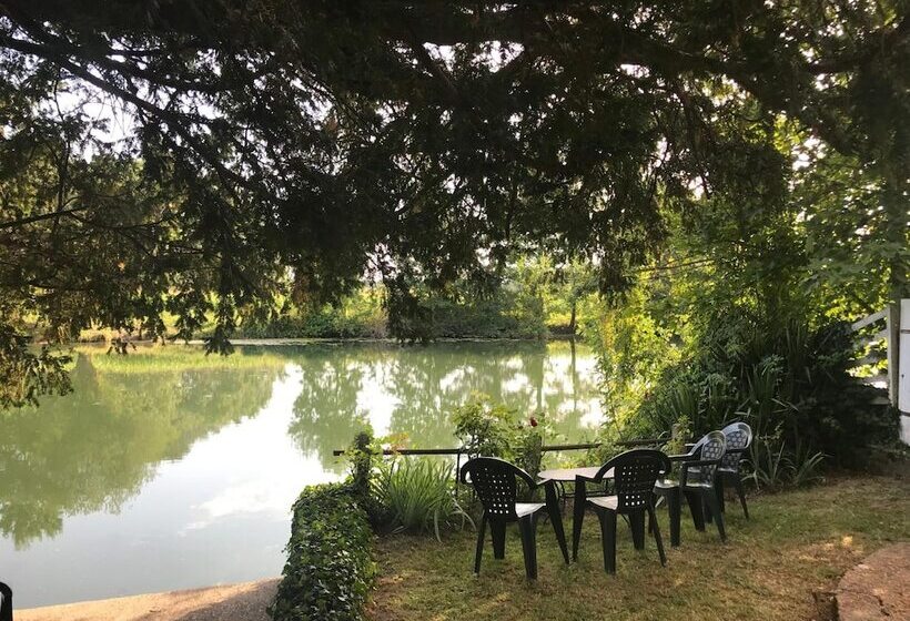 ホテル L Auberge Du Port Des Roches