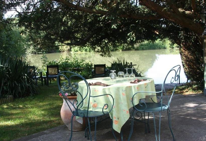 فندق L Auberge Du Port Des Roches