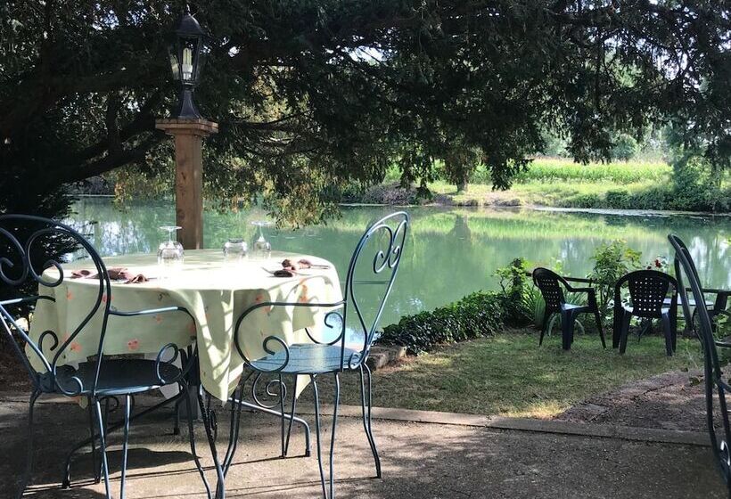 فندق L Auberge Du Port Des Roches