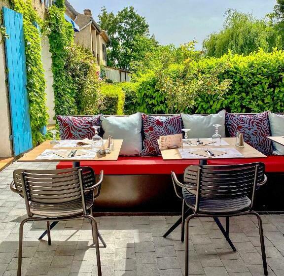 בית מלון כפרי Le Provence   Restaurant Le Styx