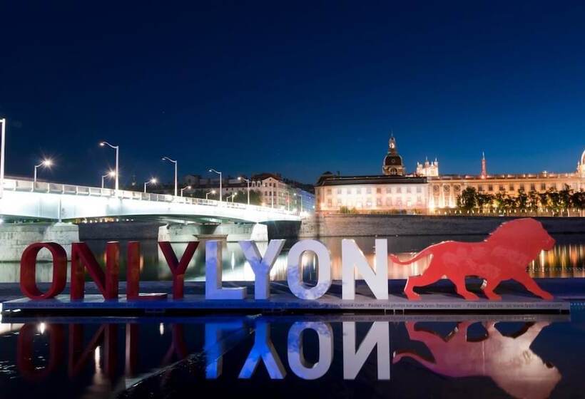 Отель Le Saint Vincent Lyon Sud