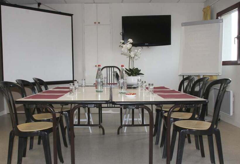 Отель Le Saint Vincent Lyon Sud