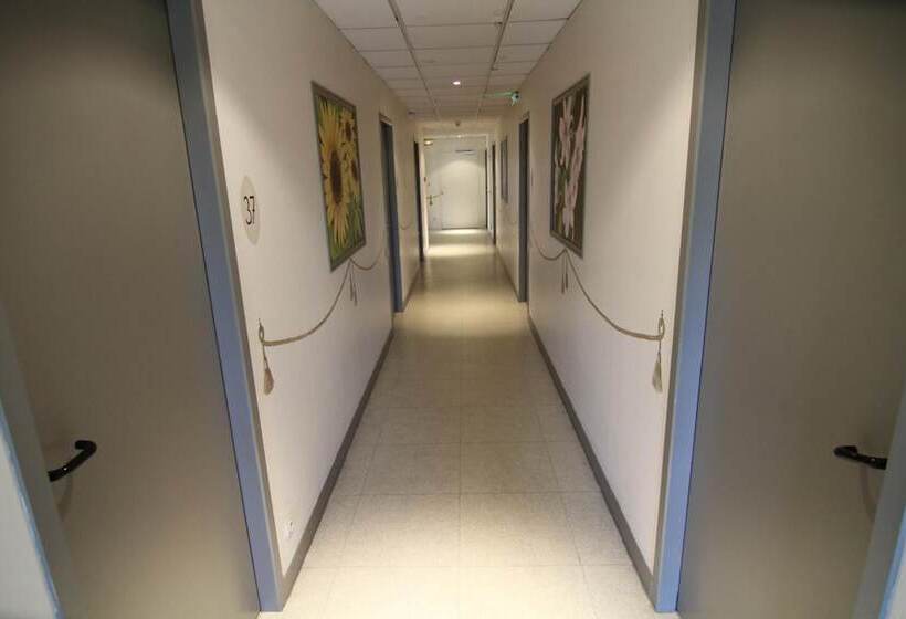 Отель Le Saint Vincent Lyon Sud