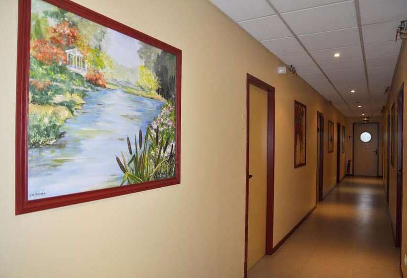 Отель Le Saint Vincent Lyon Sud