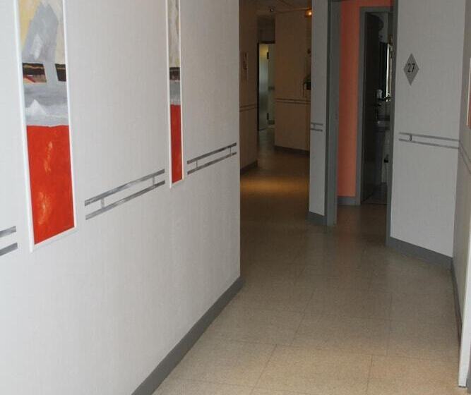 Отель Le Saint Vincent Lyon Sud