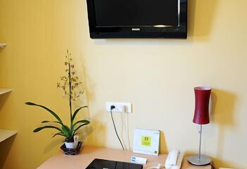 Отель Le Saint Vincent Lyon Sud