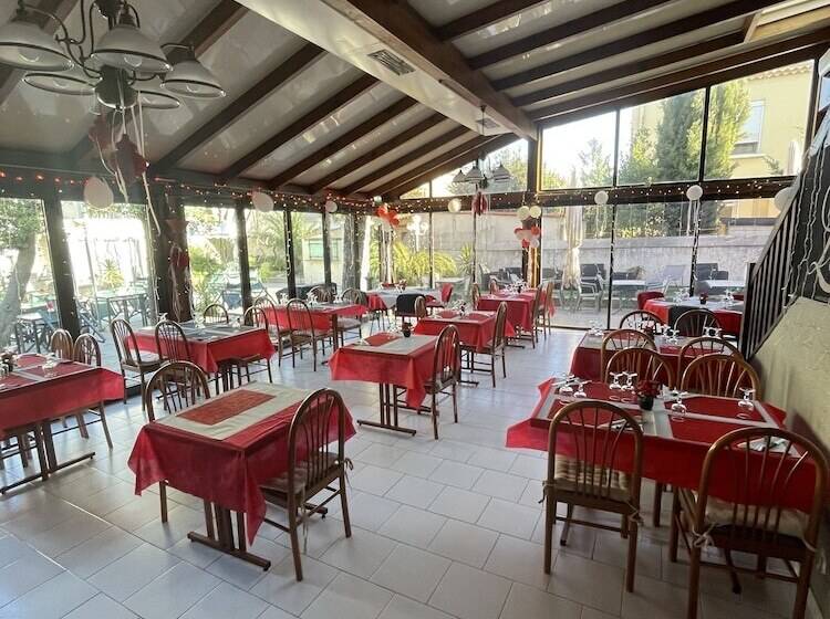 فندق Les Cigalons