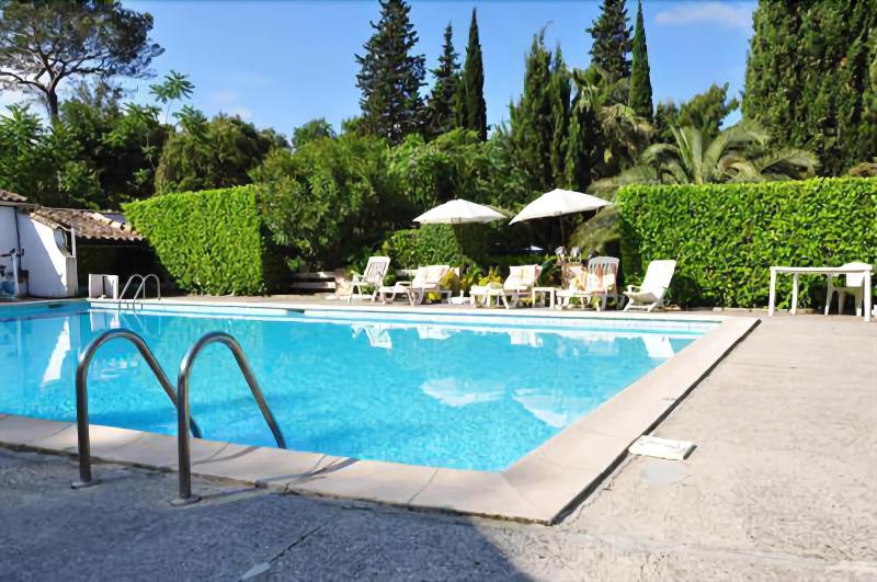 בית מלון כפרי Les Liserons De Mougins