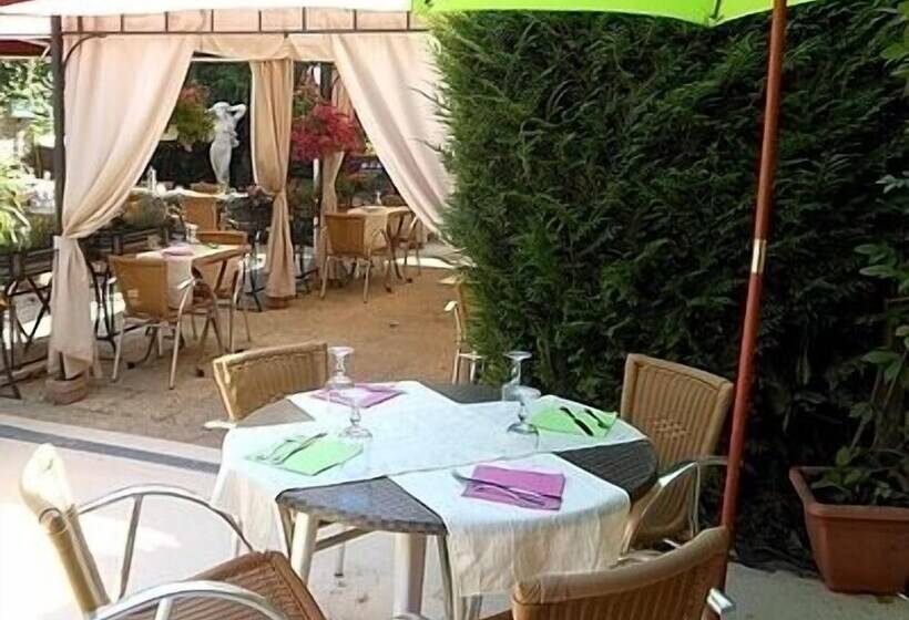 فندق Logis   Hôtel Restaurant L Ecu De France