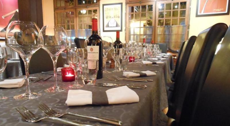 فندق Logis   Hôtel Restaurant L Ecu De France