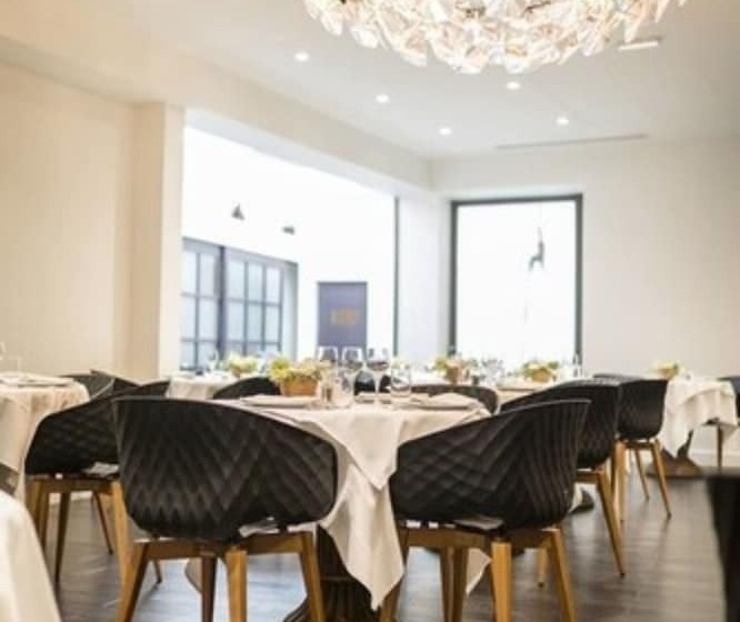 Logis Hotel Des Bourbons