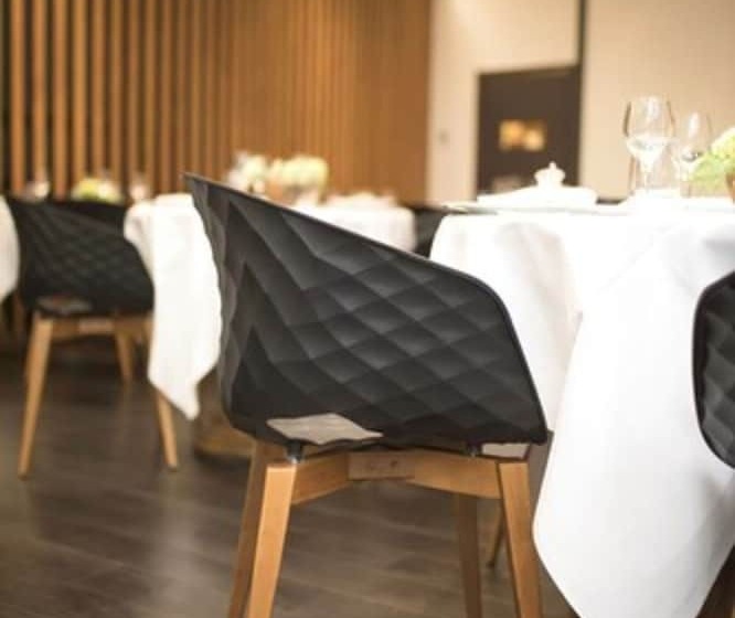 Logis Hotel Des Bourbons