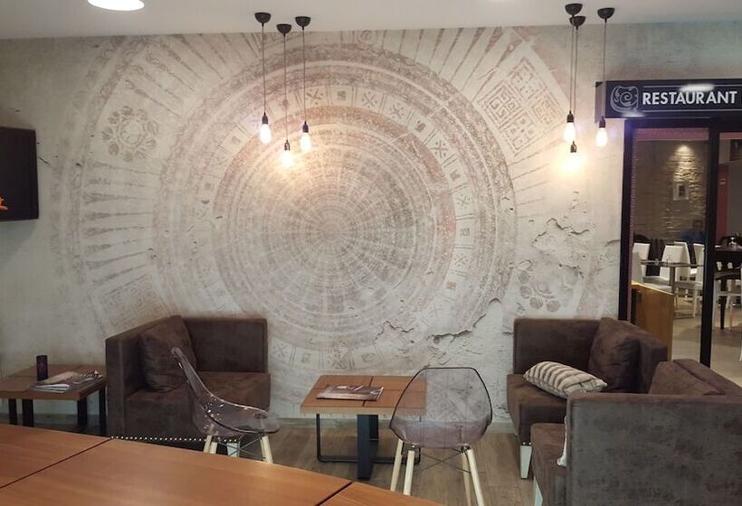 Logis Hotel Des Bourbons