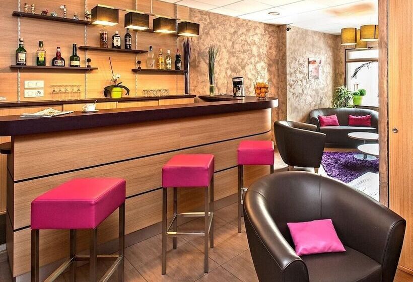 Logis Hotel Restaurant Des Voyageurs