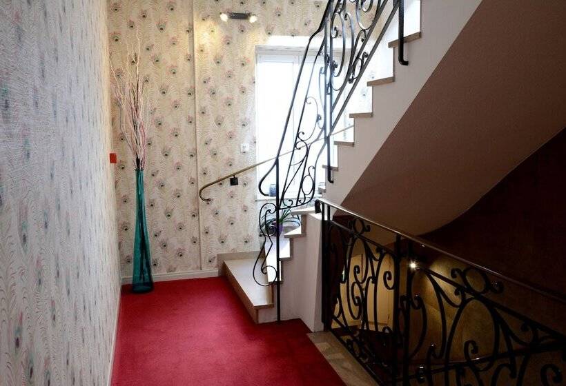 酒店 Logis Hôtel Du Centre   Halte Idéale En Cyclotourisme Avec Garage à Vélos Clos