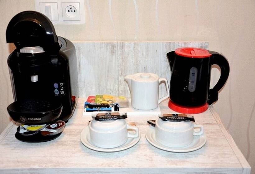 酒店 Logis Hôtel Du Centre   Halte Idéale En Cyclotourisme Avec Garage à Vélos Clos