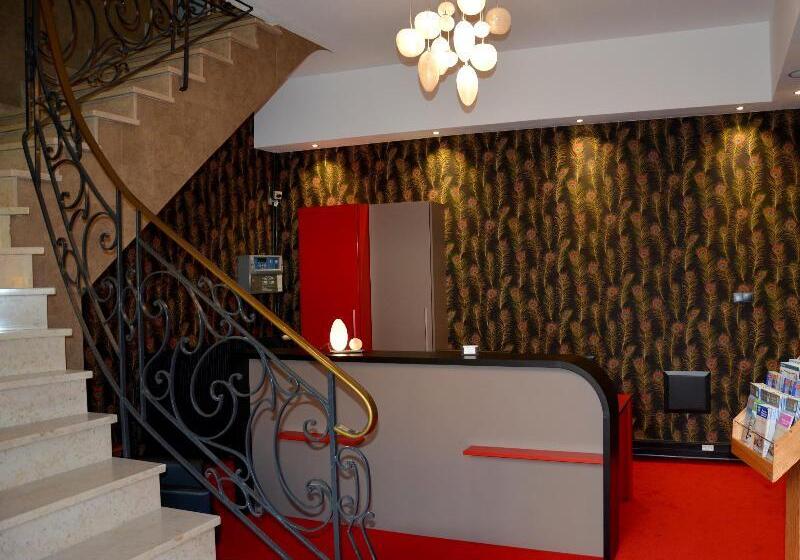 酒店 Logis Hôtel Du Centre   Halte Idéale En Cyclotourisme Avec Garage à Vélos Clos