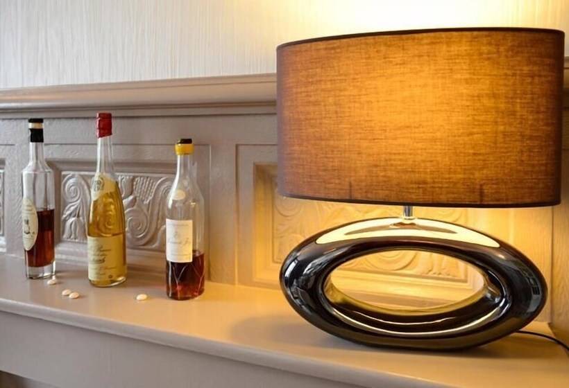 Отель Logis Hôtel Restaurant De La Poste