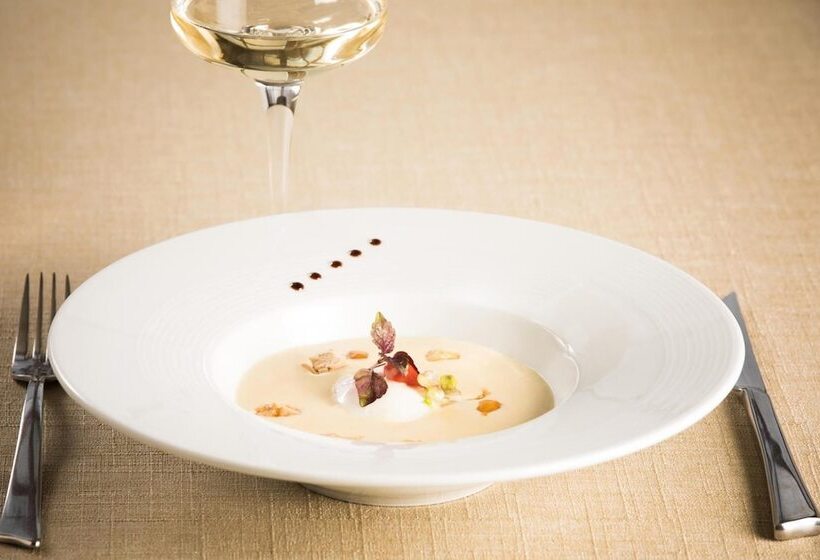 Отель Logis Hôtel Restaurant De La Poste