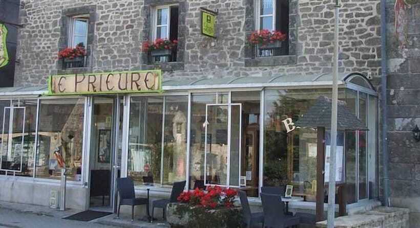 فندق Logis Le Prieuré