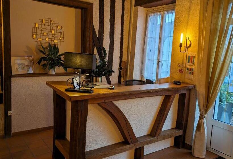 فندق Logis Hôtel Le Saint Florent