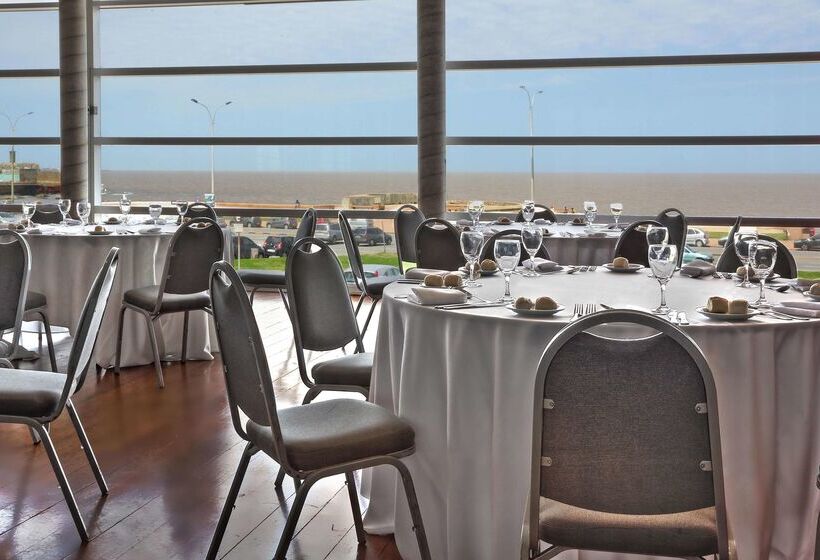 호텔 NH Montevideo Columbia