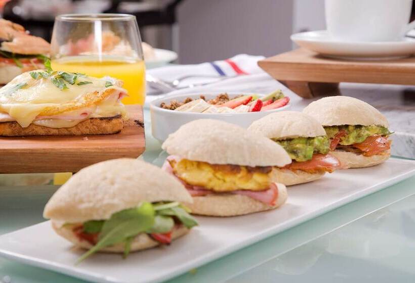 فندق NH Santiago del Estero