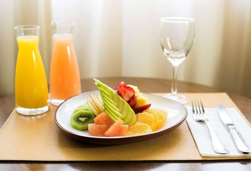 فندق NH Santiago del Estero