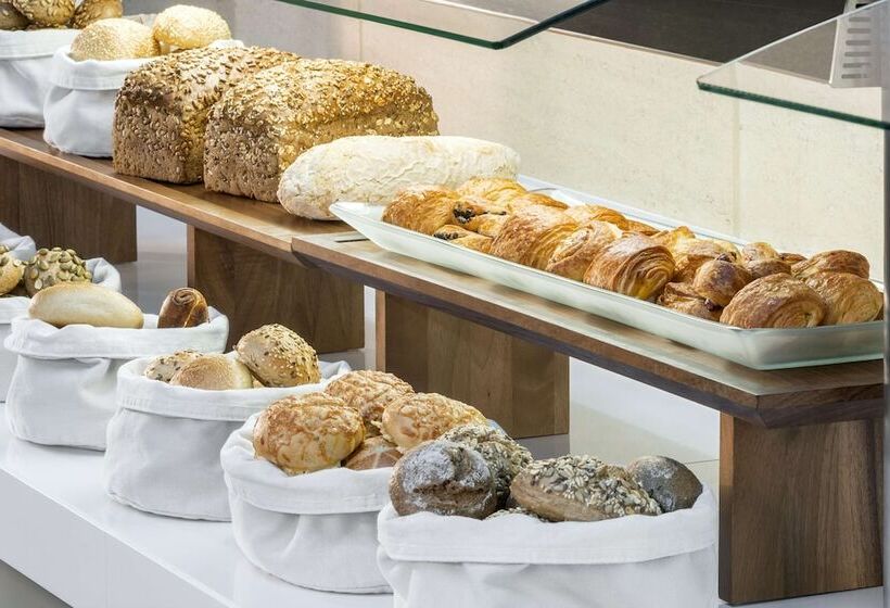 فندق NH Santiago del Estero