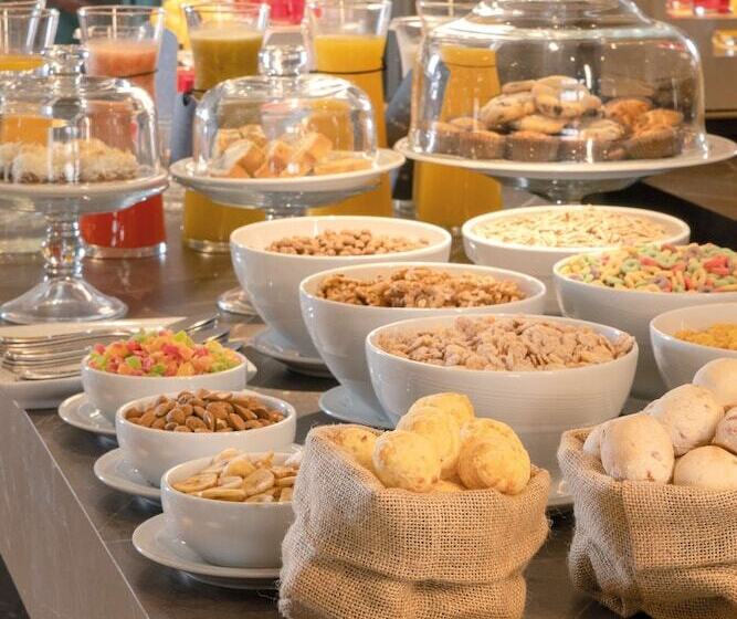 فندق NH Santiago del Estero