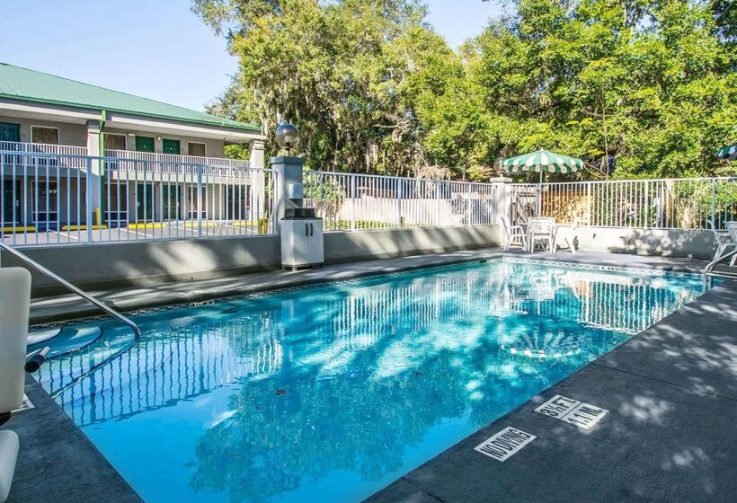 בית מלון כפרי Quality Inn & Suites Near Panama City Beach