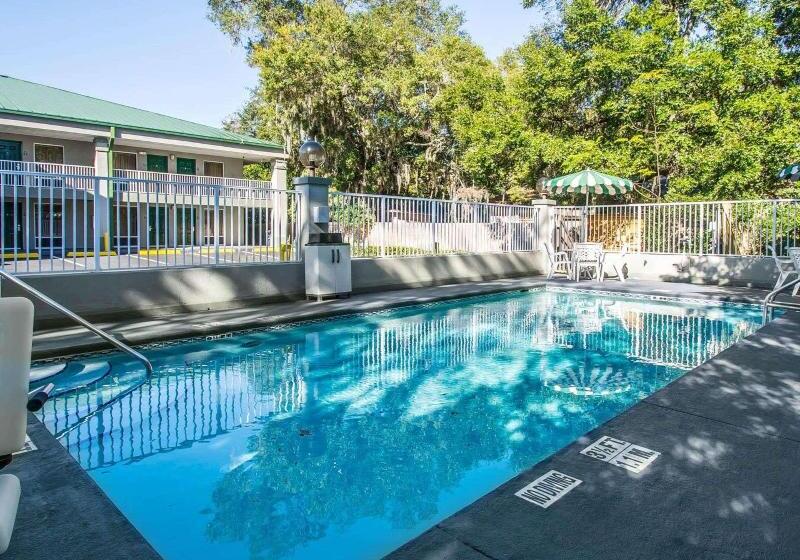 בית מלון כפרי Quality Inn & Suites Near Panama City Beach