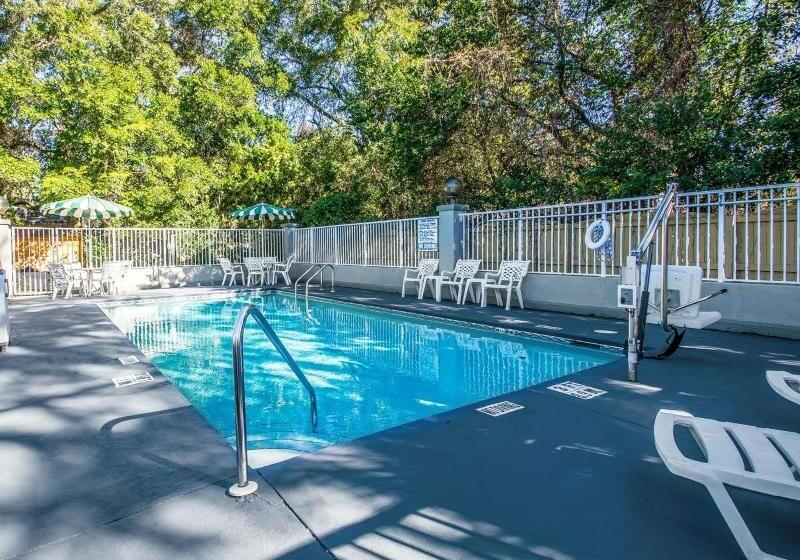 בית מלון כפרי Quality Inn & Suites Near Panama City Beach